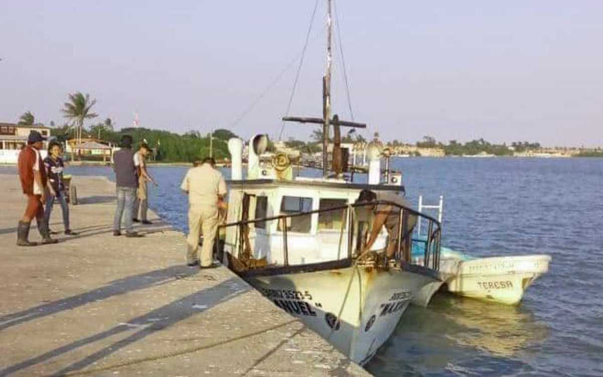 Rescataron a 5 pescadores que naufragaron hace 46 días en el Golfo de México Rescataron a 5 pescadores que naufragaron hace 46 días en el Golfo de México