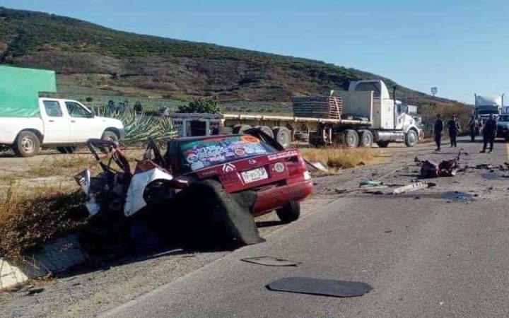 Accidente en Oaxaca deja 4 muertos y 5 heridos Accidente en Oaxaca deja 4 muertos y 5 heridos