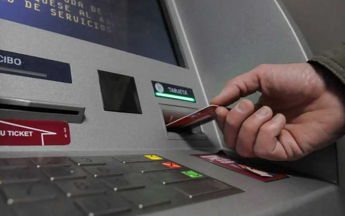 Sześć banków zgadza się na zniesienie opłat za wypłatę gotówki z bankomatów