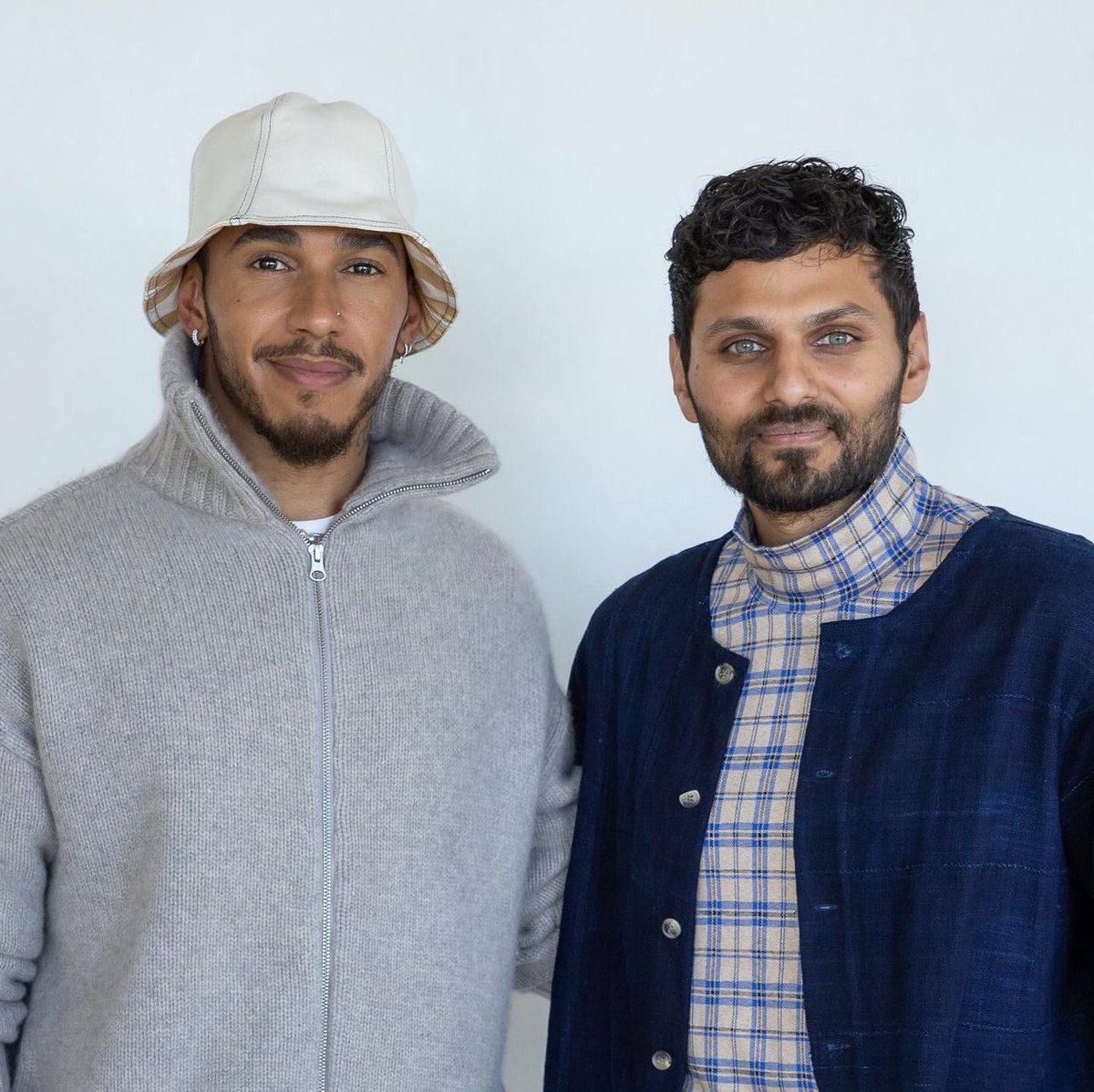 "El colegio fue la parte más traumática y difícil de mi vida": Lewis