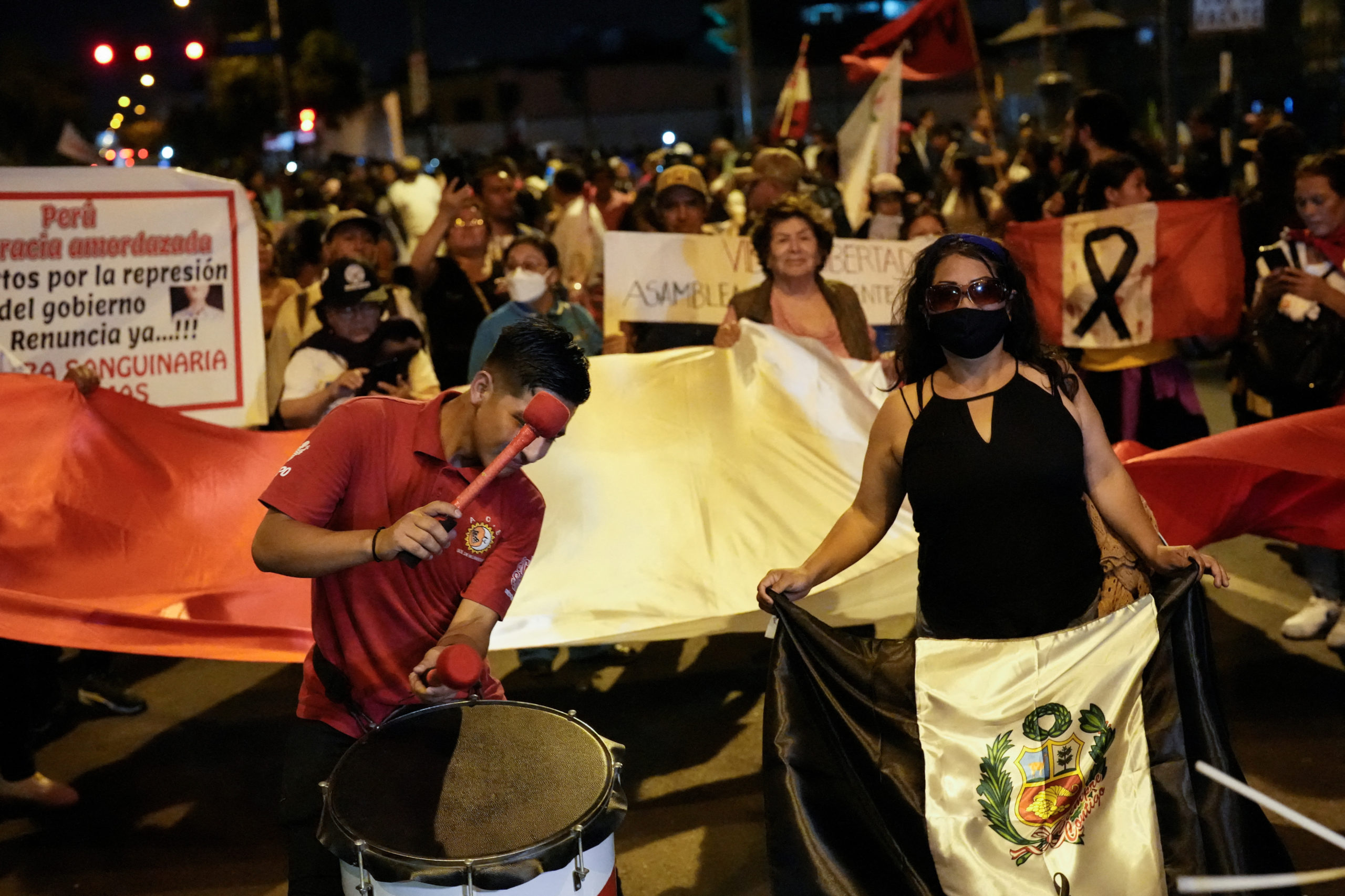 Miles Van A Las Calles Y Exigen Renuncia De Dina Boluarte En Perú