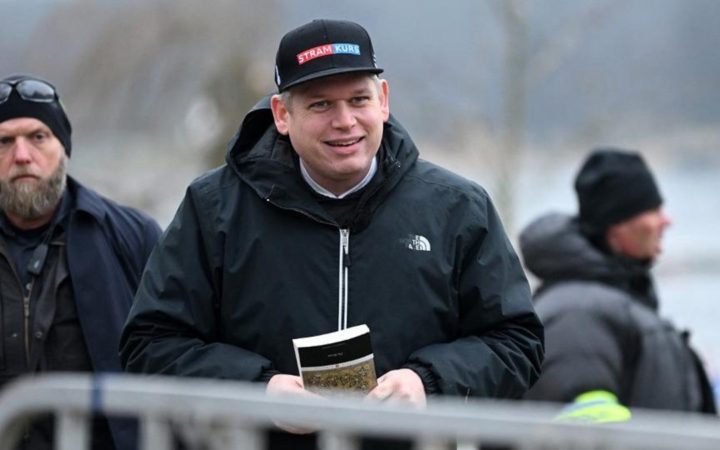 Ultraderechista quema el Corán frente embajada turca en Copenhague Ultraderechista quema el Corán frente embajada turca en Copenhague