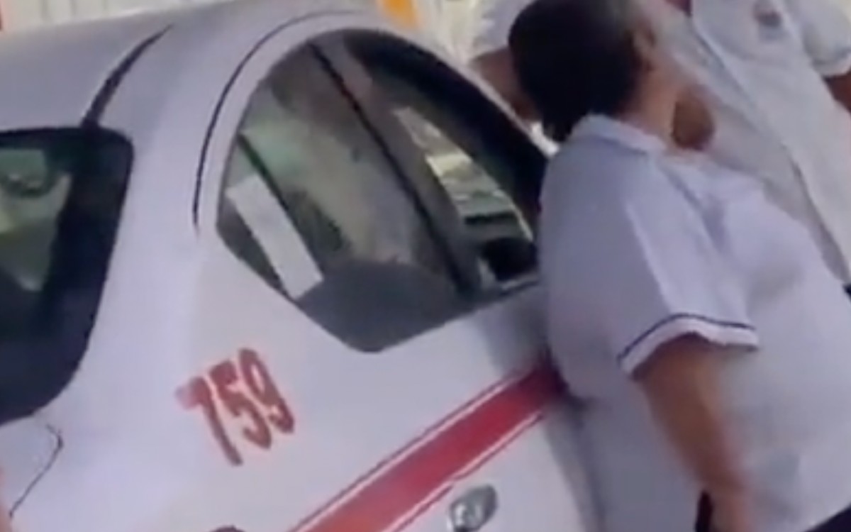 Suspenden seis meses a taxista por intentar besar a turista en Cozumel |  Aristegui Noticias