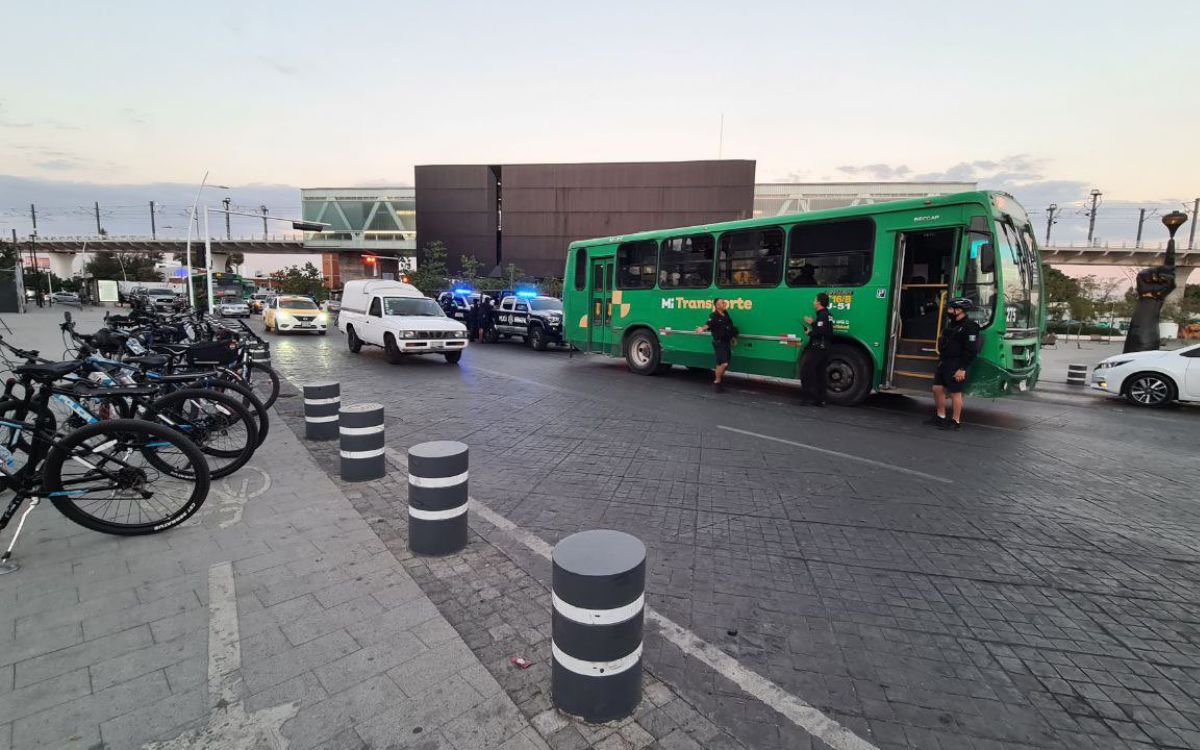 Jalisco: Cae sujeto que robó tienda y amagó a chofer de camión con arma falsa Jalisco: Cae sujeto que robó tienda y amagó a chofer de camión con arma falsa