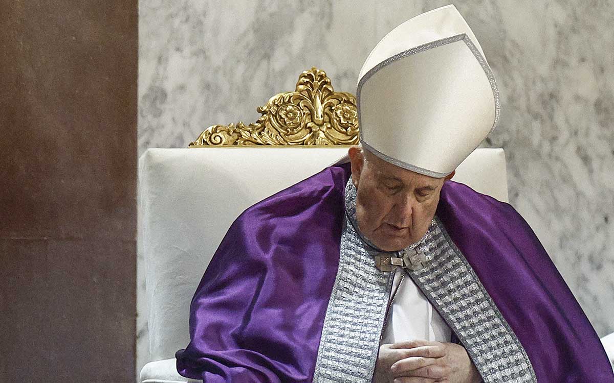 A severe cold keeps Pope Francis from reading his speeches to an audience.