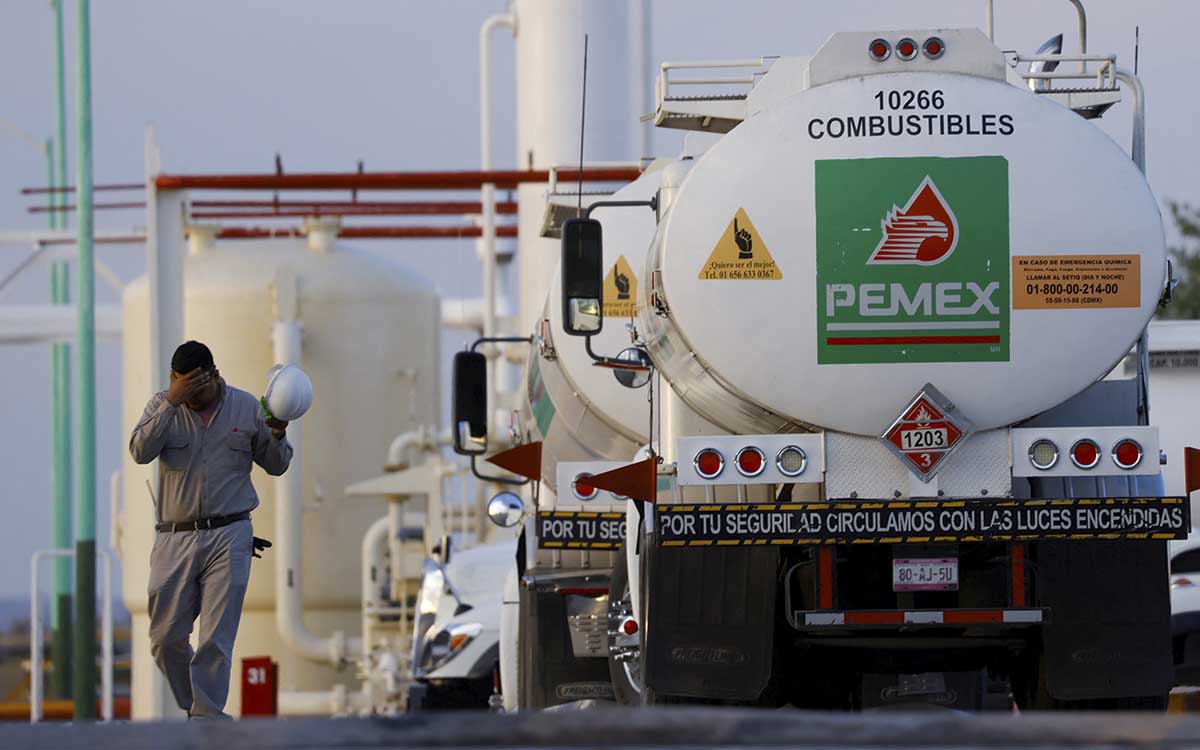 Trabajadores de Pemex aprueban revisión de contrato colectivo: Sindicato