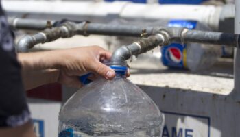 Protestan en Ciudad de México por desabasto de agua