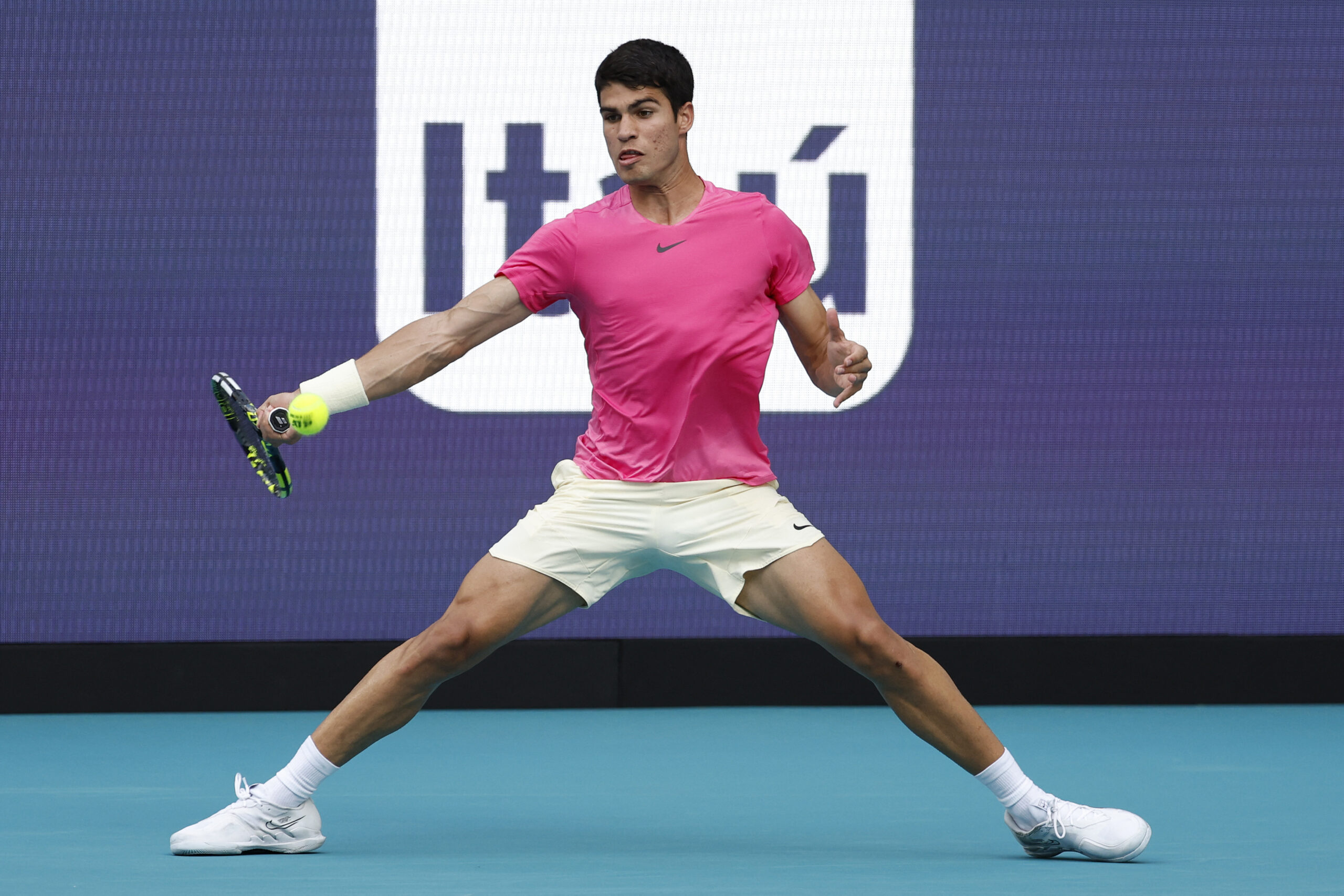 Miami Open Carlos Alcaraz arranca la defensa del título arrasando Video