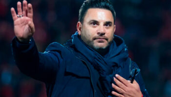 Antonio Mohamed firma contrato por un año como técnico de Pumas