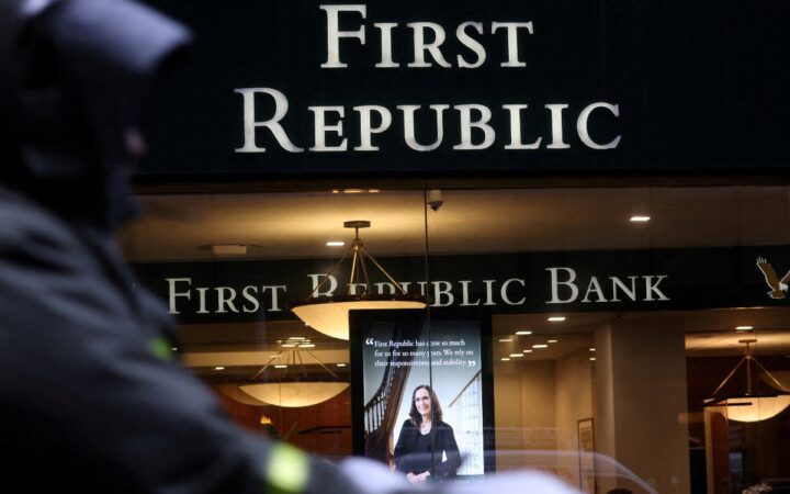 First Republic Bank obtiene 30 mmd en depósitos de grandes bancos First Republic Bank obtiene 30 mmd en depósitos de grandes bancos