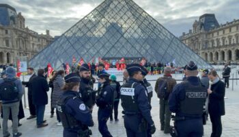 Evacúan el museo del Louvre de París por temor a atentado | Video