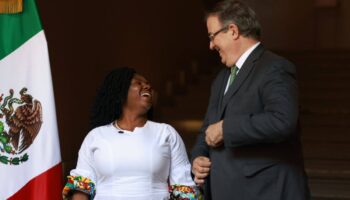 Colombia reconoce al ELN al cerrar negociaciones en México