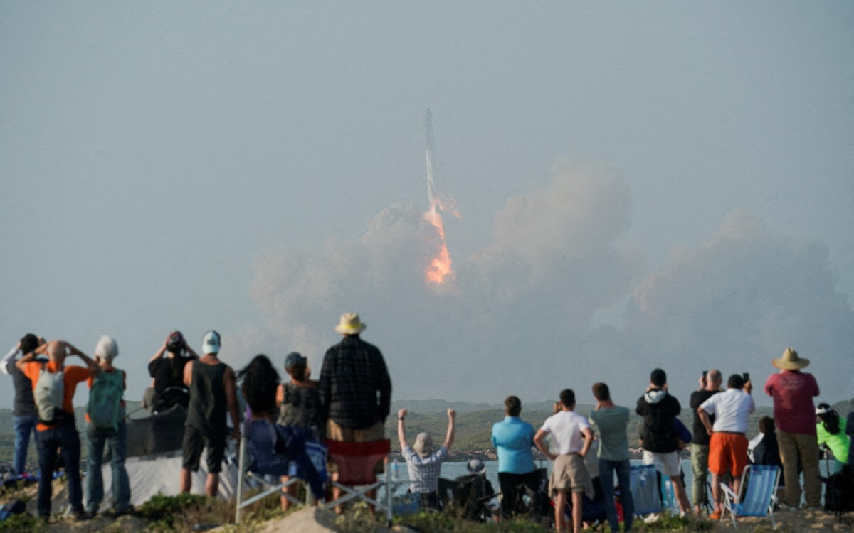 Elon Musk shares photos of an exploding starship;  several engines failed