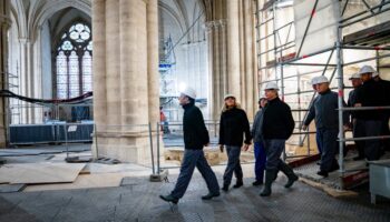 Macron dice que reconstrucción de Notre Dame quedará en 2024