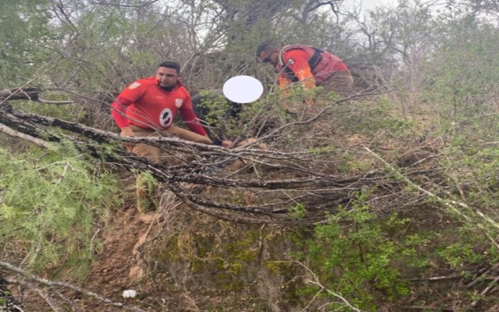 Joven migrante pide ayuda para salvar a su padre inconsciente en el Río Bravo | Video Joven migrante pide ayuda para salvar a su padre inconsciente en el Río Bravo | Video