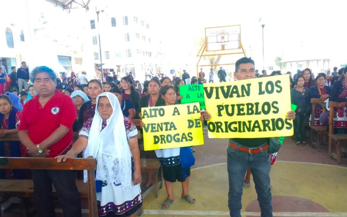 Indígenas de Chiapas se manifiestan contra la venta de drogas y alcohol Indígenas de Chiapas se manifiestan contra la venta de drogas y alcohol