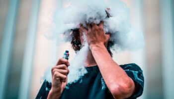 Al menos 15 millones de adolescentes utilizan cigarrillos electrónicos en el mundo: OMS