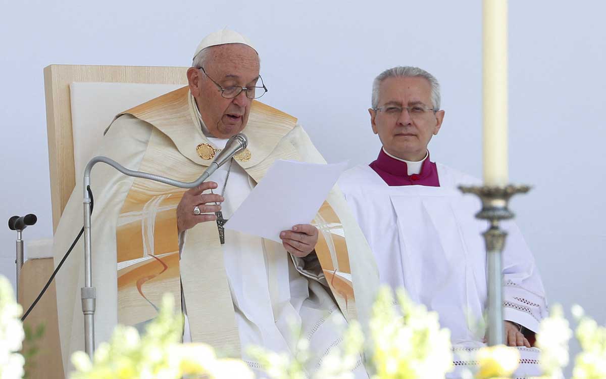 Pope complains from Hungary about ‘closed doors’ for migrants