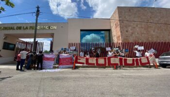 Colectivo ‘Selvame del Tren’ protesta frente a Poder Judicial de Mérida