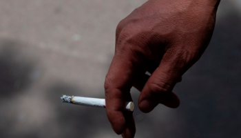 8,7 millones mueren por consumo de tabaco; 1,3 millones son fumadores pasivos: OMS