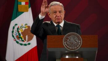 AMLO presenta su declaración patrimonial; añade apoyo del Bienestar | Documento