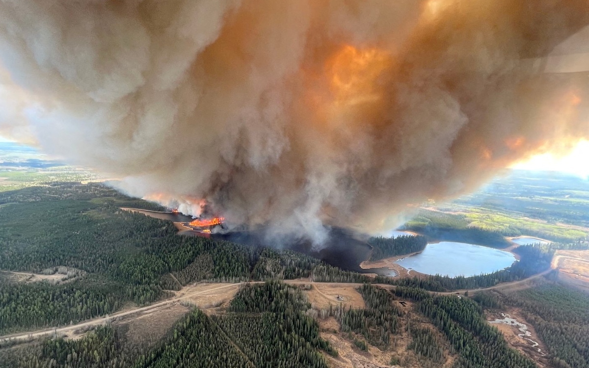 Imágenes satelitales vinculan incendios en Canadá con sequías inusuales