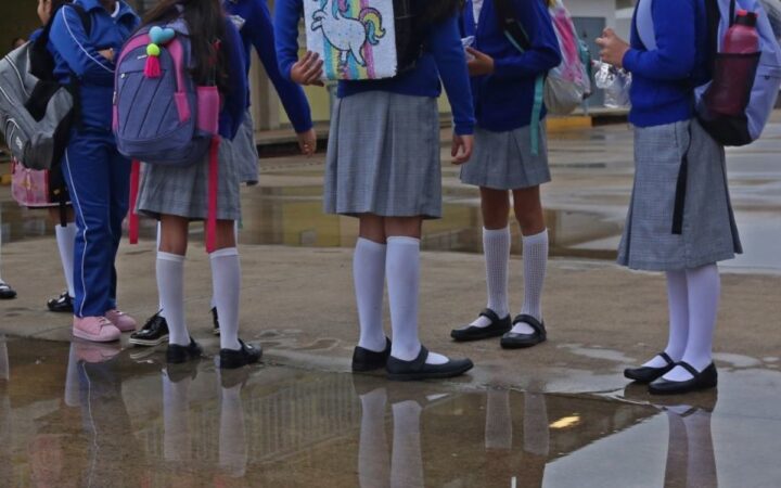 Por huracán Hilary, suspenden clases y actividades no esenciales en Baja California Por huracán Hilary, suspenden clases y actividades no esenciales en Baja California