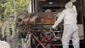 300 mil personas murieron en México por fallas en gestión de pandemia de Covid-19: Comisión Independiente de Investigación
