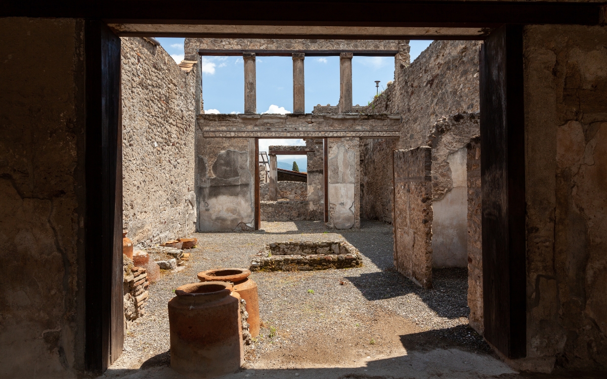 Descubren tres cuerpos y dos pinturas mitológicas en Pompeya Descubren tres cuerpos y dos pinturas mitológicas en Pompeya