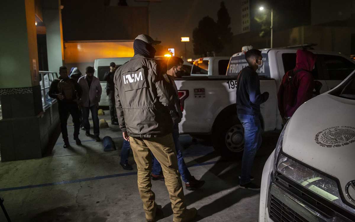 NL: Detenidas tres personas que traficaban a 28 migrantes NL: Detenidas tres personas que traficaban a 28 migrantes