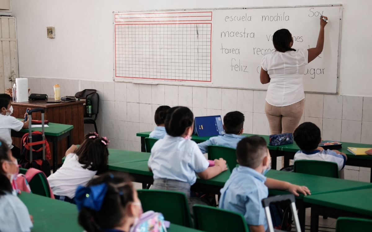 AMLO Anuncia Aumento De 8.2% A Salario De Docentes En Día Del Maestro ...