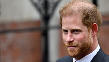 El 'Daily Mirror' se disculpa por espiar al príncipe Harry