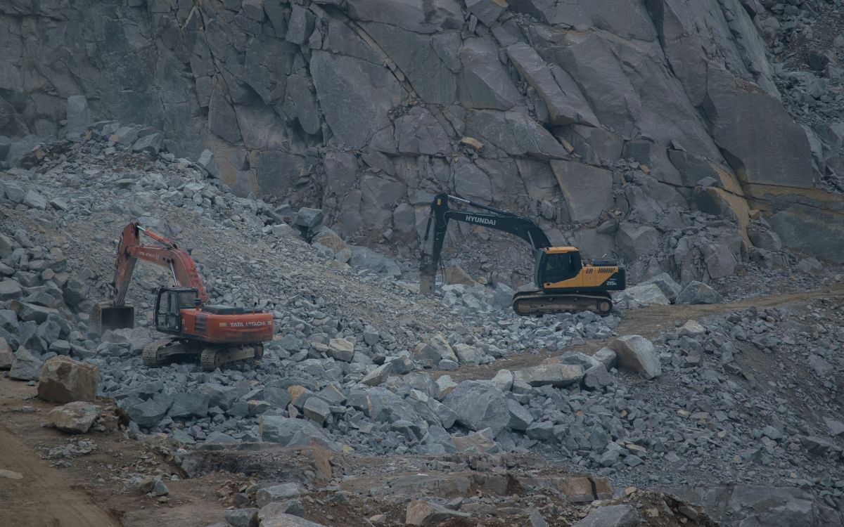The bodies of 27 workers who died at a mine in Peru are found.