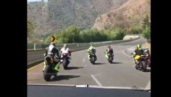 Motociclistas usan carretera México-Cuernavaca como su pista privada | Video