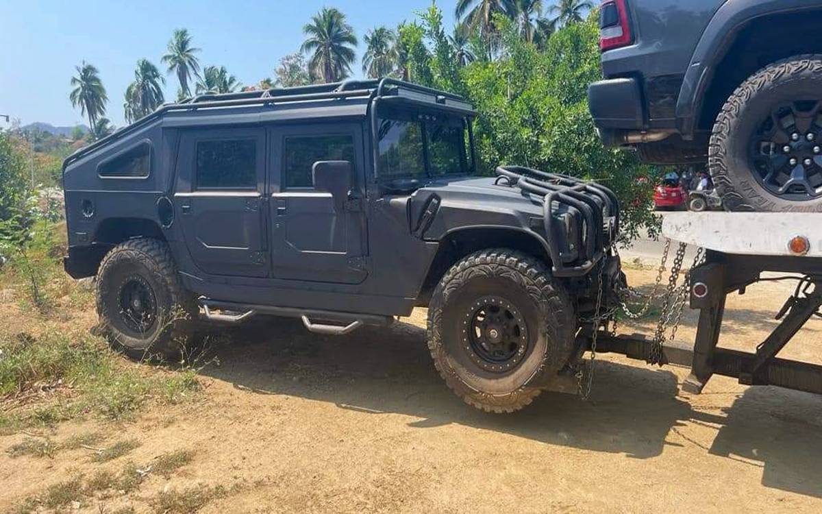 Trasladan 12 vehículos de colección decomisados a la Familia Michoacana en  Guerrero | Aristegui Noticias