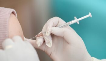 Falsifican vacuna contra hepatitis B, alerta Cofepris