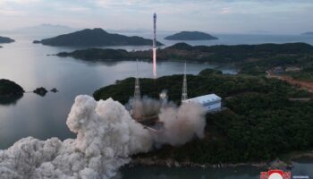 Corea del Sur anuncia sanciones a hackers tras fallido lanzamiento de satélite