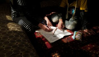 Afganistán: En riesgo, educación de medio millón de niños