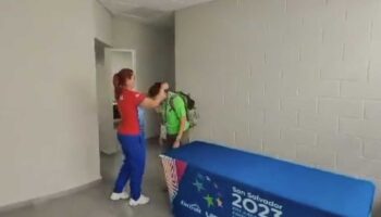 Atleta cubana regresa medalla a deportista mexicana que la perdió por reglamento | Video