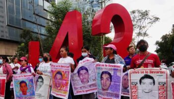 Gobierno de AMLO sostiene mentira transexenal sobre caso Ayotzinapa: analistas