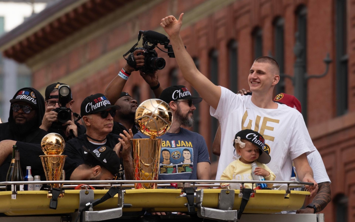 NBA Nuggets celebrate championship in front of 500,000 spectators