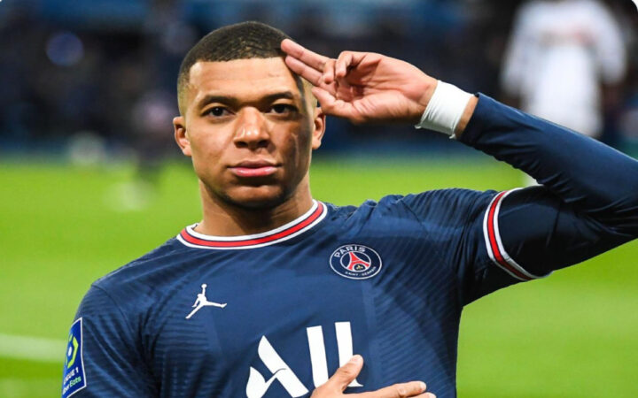 Real Madrid desmiente negociaciones con Mbappé: 'Es rotundamente falso' Real Madrid desmiente negociaciones con Mbappé: 'Es rotundamente falso'
