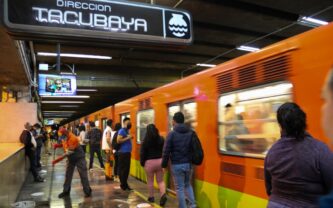 Policía que grabó video con Luna Bella en Metro era agente en activo