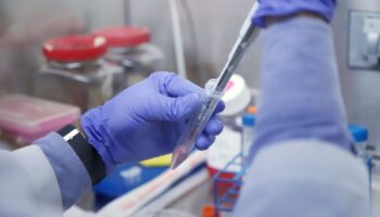 Jueza suspende la cancelación de 35 NOM en materia de Salud