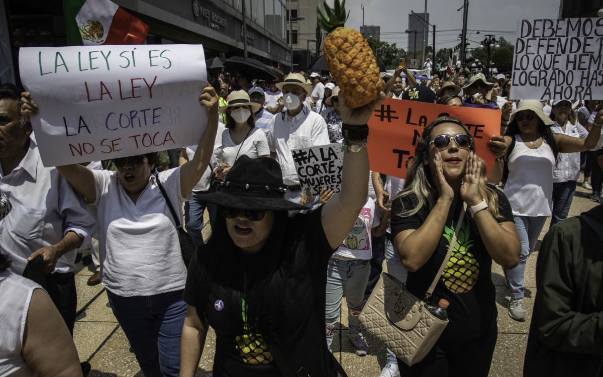 Porros golpearon y desalojaron plantón en SCJN: AMLO Porros golpearon y desalojaron plantón en SCJN: AMLO