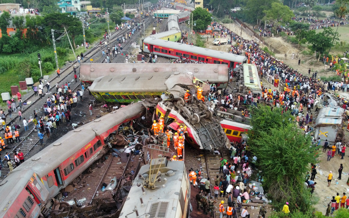 India train crash kills 275
