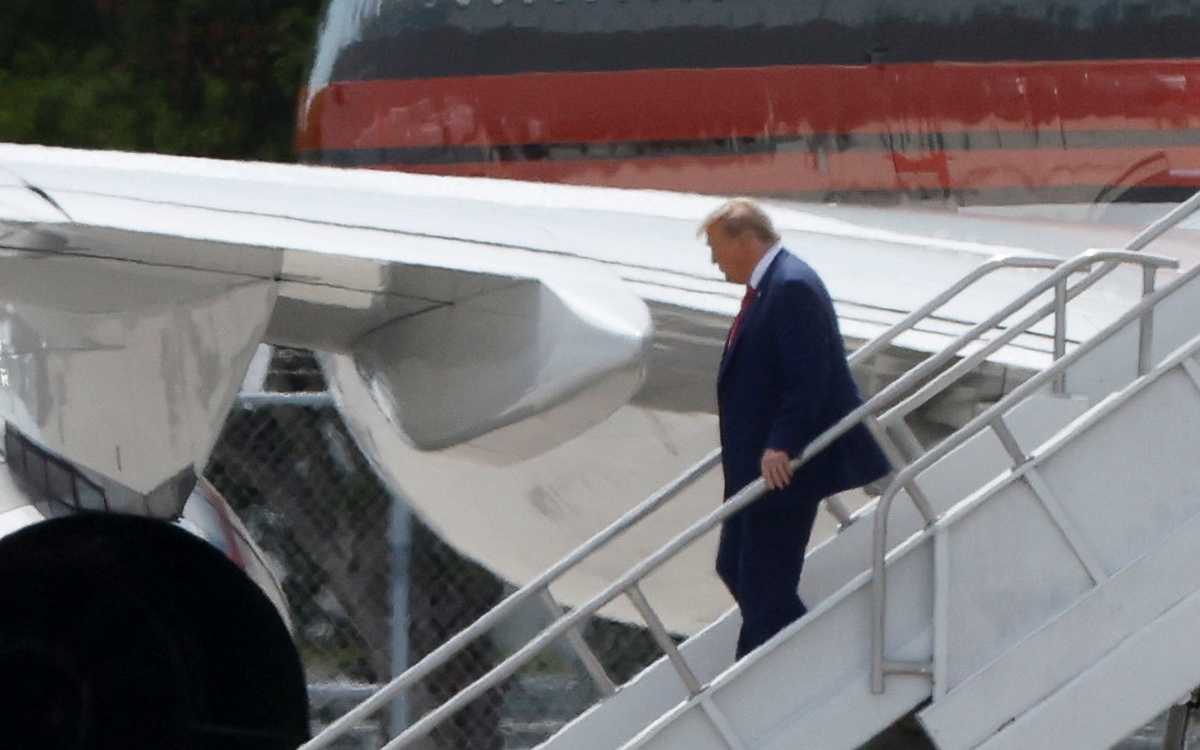 Trump arrives in Florida to face charges of stealing classified documents