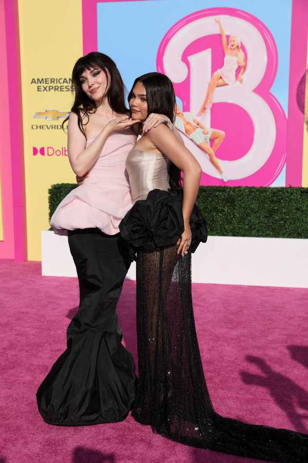 Ariana Greenblatt y Dove Cameron. Foto: Reuters. Ariana Greenblatt y Dove Cameron. Foto: Reuters.