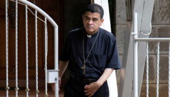 Nicaragua libera al obispo Rolando Álvarez, busca exiliarlo a Roma