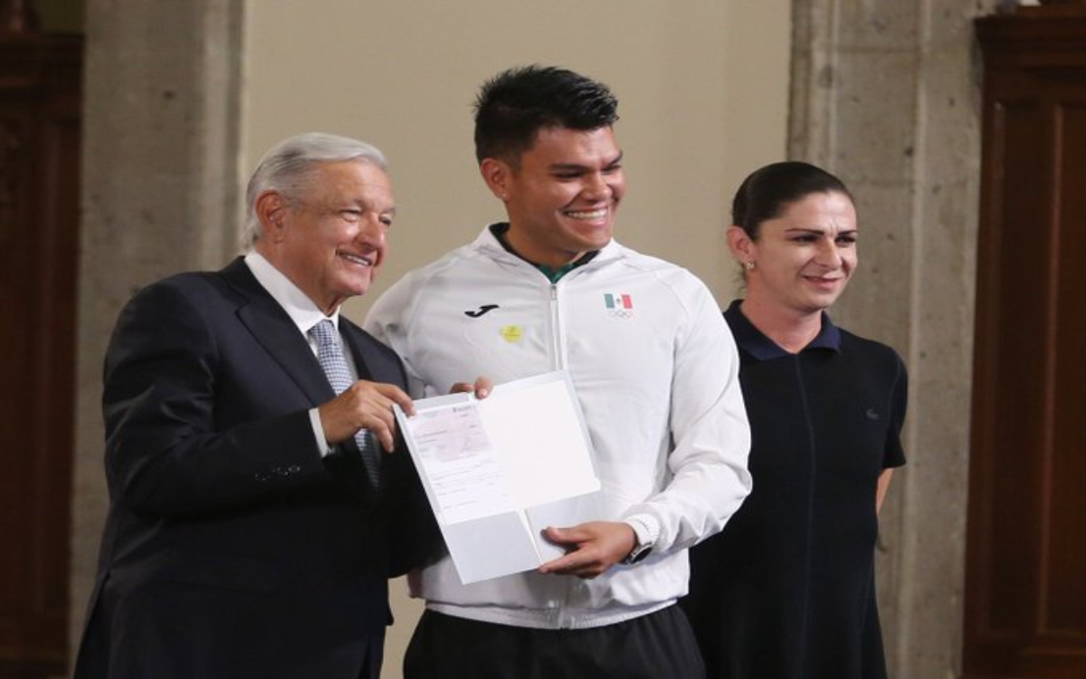 Entrega AMLO estímulos económicos a la delegación mexicana que se coronó en San Salvador 2023 | Tuit Entrega AMLO estímulos económicos a la delegación mexicana que se coronó en San Salvador 2023 | Tuit